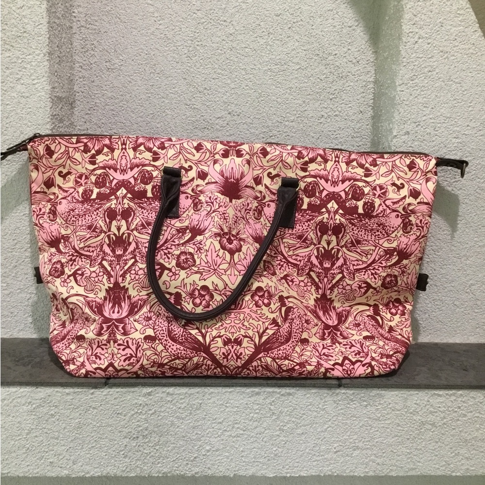 - Canvas/leather tote by Lulu Dharma